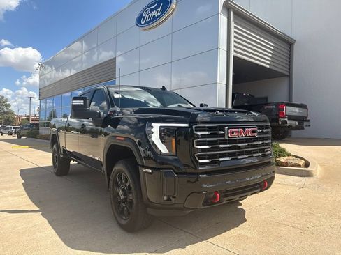 Used 2025 GMC Sierra 2500 AT4 AWD/4WD image 1