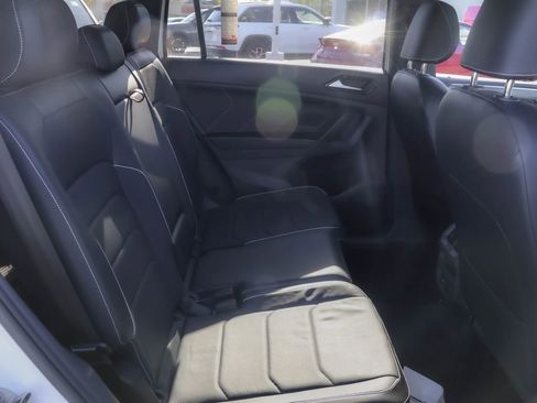 Certified 2022 Volkswagen Tiguan SEL R-Line image 30