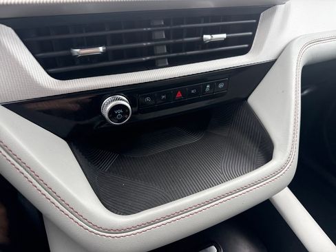 Used 2025 Ford Explorer Active w/ Active Comfort Package image 42