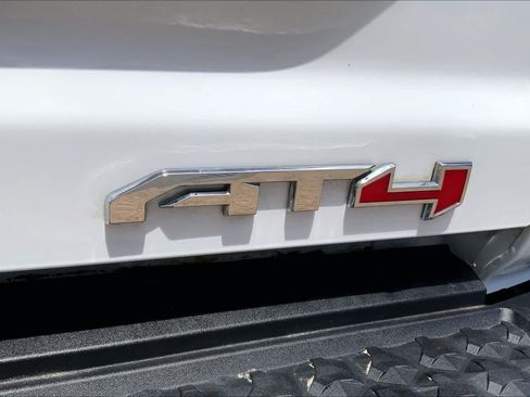Used 2024 GMC Canyon AT4 w/ Technology Package AWD/4WD image 10
