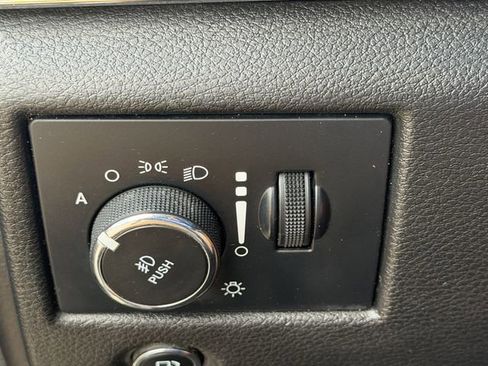 Used 2019 Jeep Grand Cherokee Overland image 18