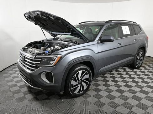 Certified 2025 Volkswagen Atlas SE image 25