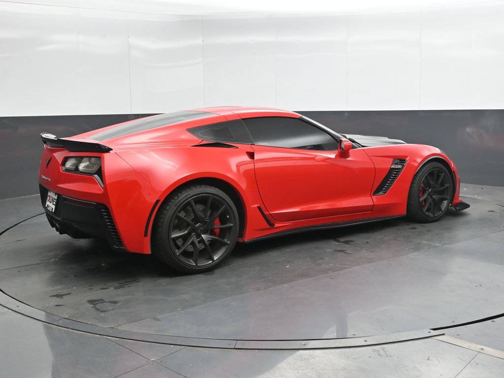 Used 2016 Chevrolet Corvette Z06 w/ 3LZ Preferred Equipment Group RWD image 2