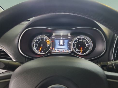 Used 2019 Jeep Cherokee Limited AWD/4WD image 10