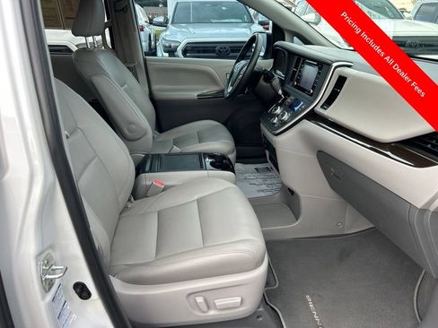 Used 2020 Toyota Sienna XLE Premium AWD/4WD image 26