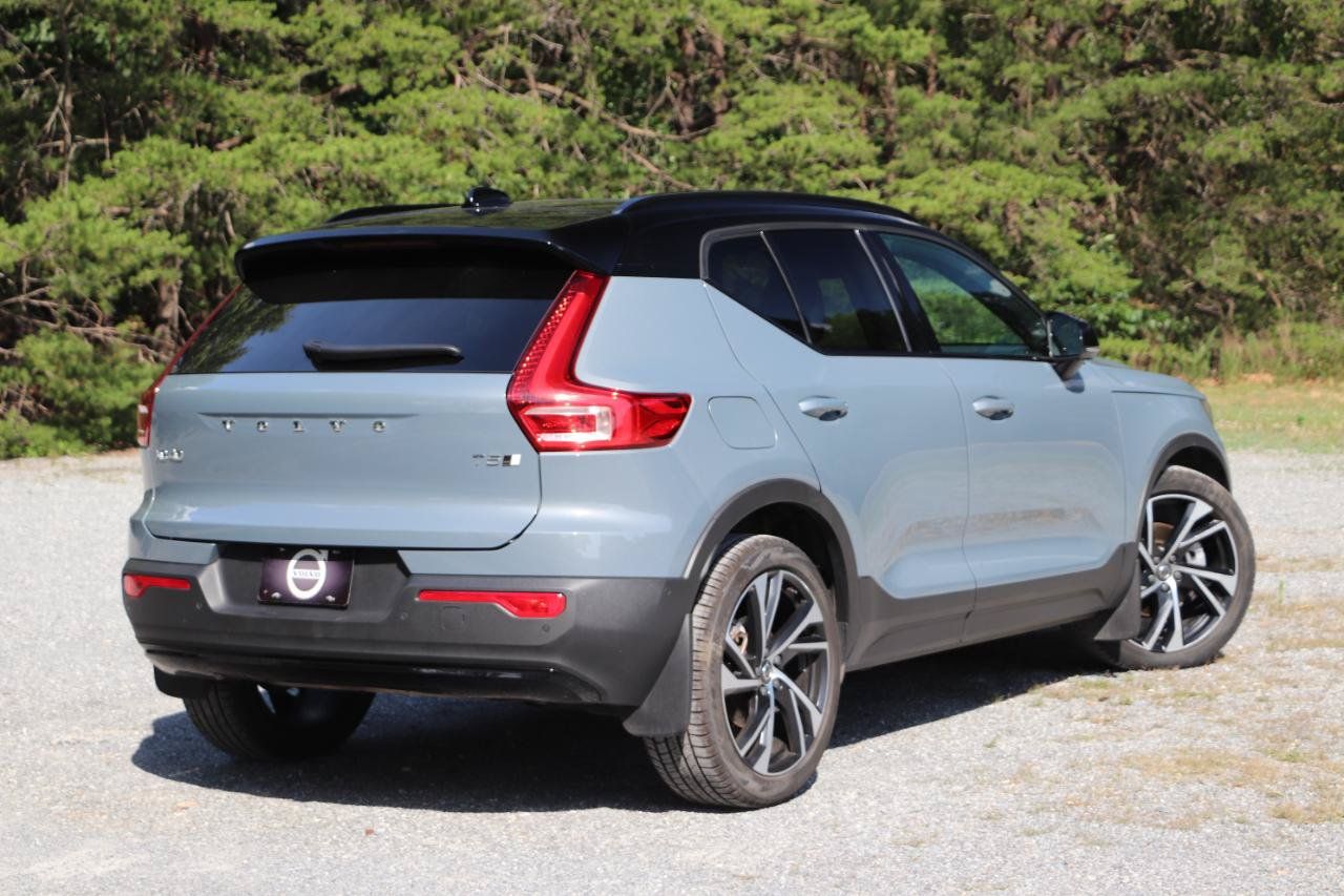 Used 2022 Volvo XC40 T5 R-Design w/ Advanced Package AWD/4WD image 3
