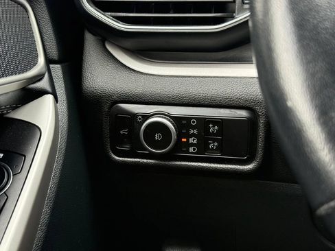 Used 2023 Ford Explorer XLT w/ Equipment Group 202A AWD/4WD image 16