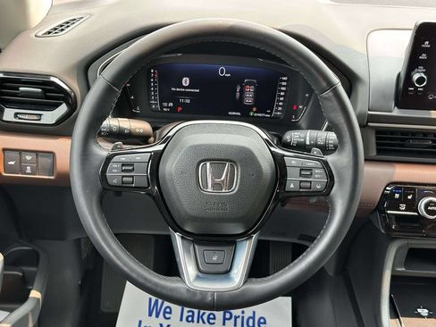Used 2025 Honda Pilot Elite image 11