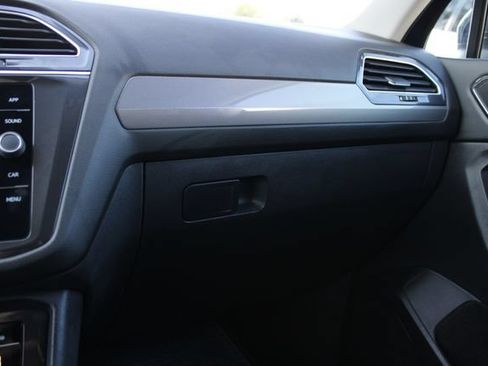 Used 2024 Volkswagen Tiguan SE AWD/4WD image 19