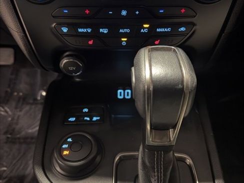 Used 2019 Ford Ranger Lariat w/ Equipment Group 501A Mid image 19