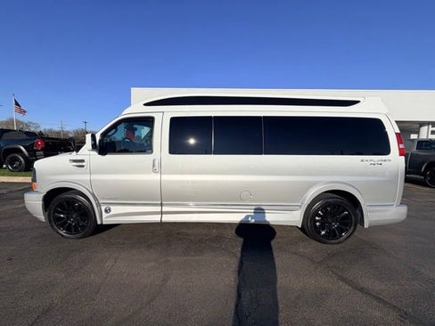Used 2019 Chevrolet Express 2500 Extended w/ Enhanced Convenience Package RWD image 23