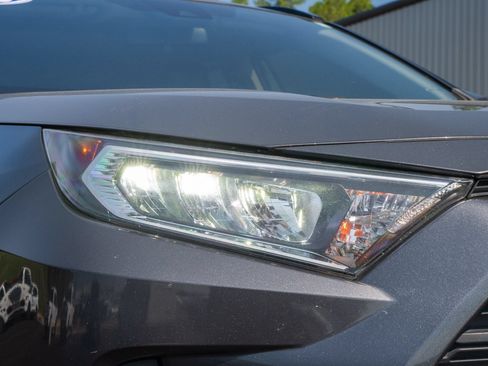 Used 2020 Toyota RAV4 XLE Premium FWD image 10