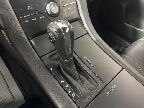 Used 2013 Ford Taurus SEL FWD image 21