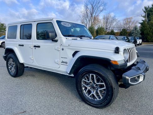 Used 2024 Jeep Wrangler Sahara image 3