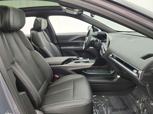 Used 2025 Cadillac Lyriq Luxury AWD/4WD image 19