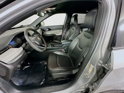 Certified 2024 Jeep Compass Limited image 31