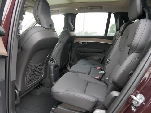 New 2025 Volvo XC90 T8 Plus w/ Protection Package Premier image 6