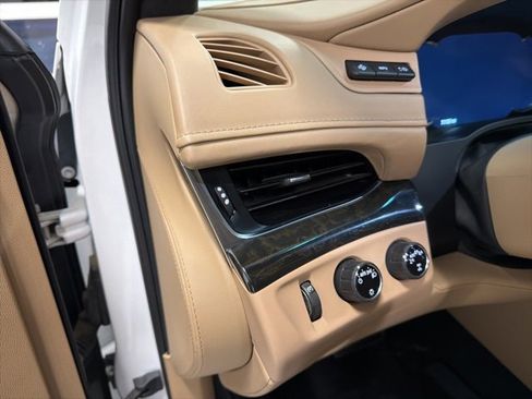 Used 2019 Cadillac Escalade ESV Platinum image 29