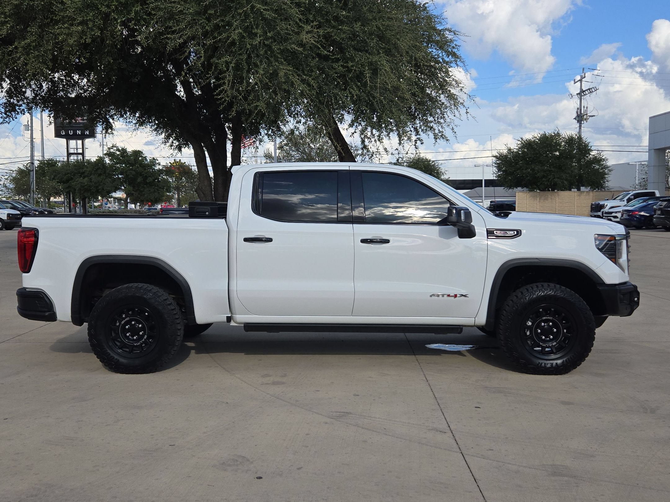 Certified 2025 GMC Sierra 1500 AT4X w/ AT4X AEV Edition AWD/4WD image 2