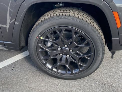 New 2025 Jeep Grand Cherokee L Summit image 11