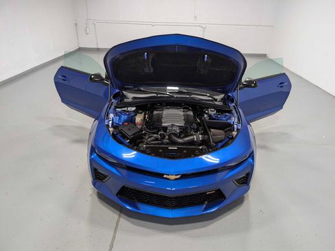 Used 2018 Chevrolet Camaro SS RWD image 12