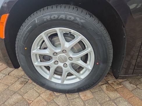 Used 2017 Chrysler Pacifica Touring image 9