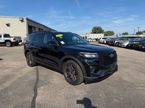 Used 2025 Ford Explorer ST w/ Sun And Sound Package AWD/4WD image 3