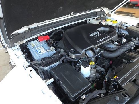 Used 2022 Jeep Gladiator Overland w/ Cold Weather Group image 81