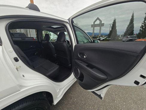 Used 2020 Honda HR-V Touring image 13