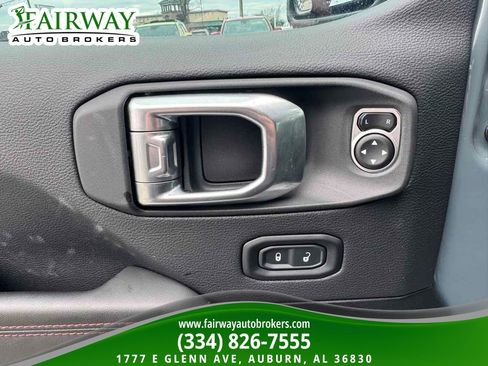 Used 2025 Jeep Gladiator Rubicon w/ Convenience Group AWD/4WD image 20