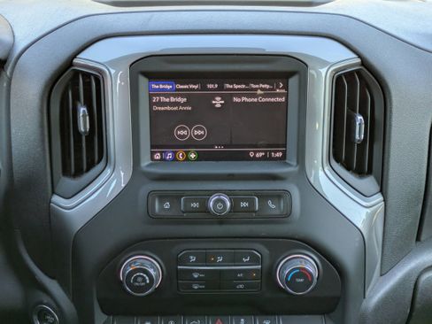 Used 2022 Chevrolet Silverado 1500 Custom image 17