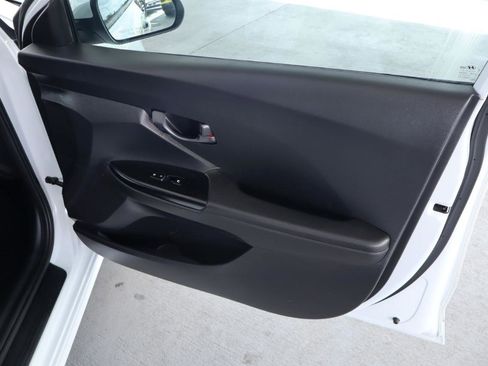 Used 2020 Hyundai Veloster 2.0 image 35