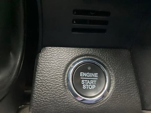 Used 2021 Ford F250 Platinum w/ FX4 Off-Road Package image 32