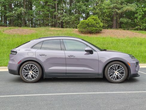 Certified 2025 Porsche Macan 4 Electric AWD/4WD image 25