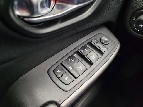 Used 2021 Jeep Cherokee Latitude Lux AWD/4WD image 27