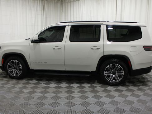 Used 2022 Jeep Wagoneer Series III AWD/4WD image 39