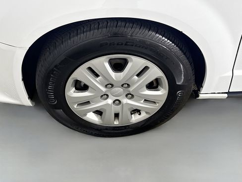 Used 2019 Dodge Grand Caravan SE image 34