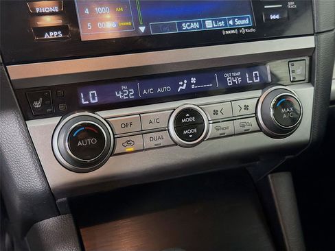 Used 2017 Subaru Outback 2.5i Premium image 16