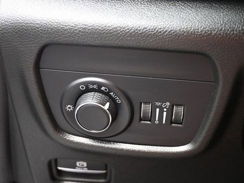 Used 2024 Jeep Grand Cherokee Laredo AWD/4WD image 34