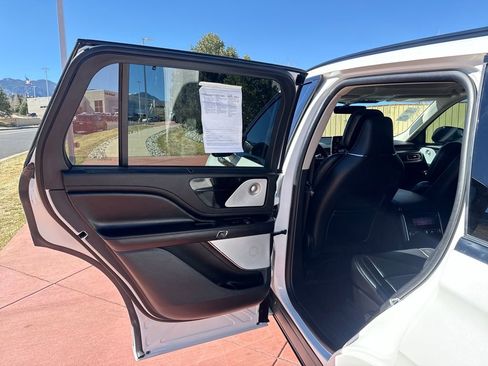Used 2023 Lincoln Aviator Reserve w/ Equipment Group 201A image 18