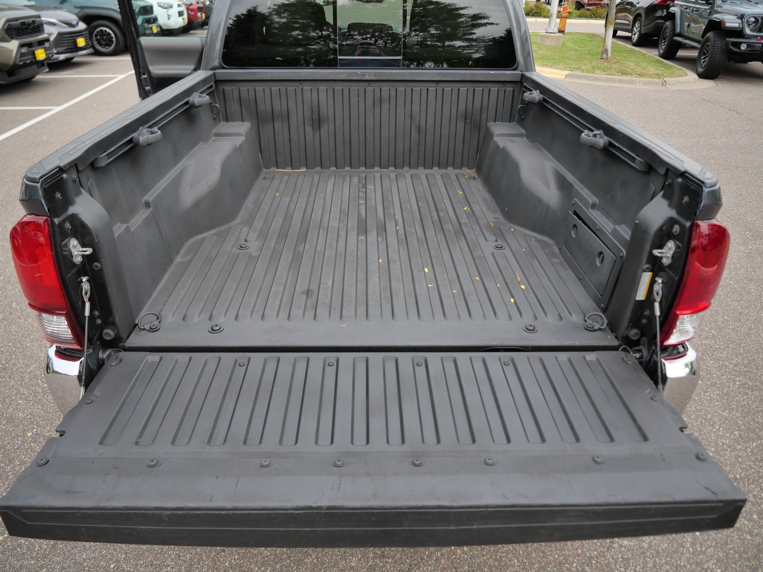 Certified 2020 Toyota Tacoma SR5 AWD/4WD image 19