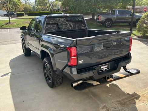Used 2026 Toyota Tacoma TRD Sport image 8