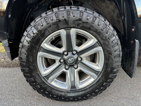 Used 2016 Toyota Tacoma Limited image 25