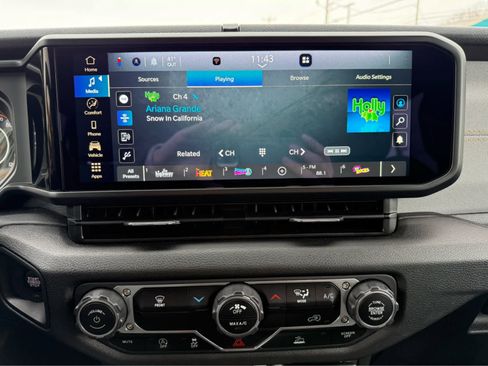 Used 2025 Jeep Wrangler Sport image 19