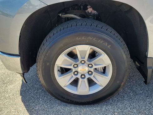 Used 2025 Chevrolet Silverado 1500 LT image 8