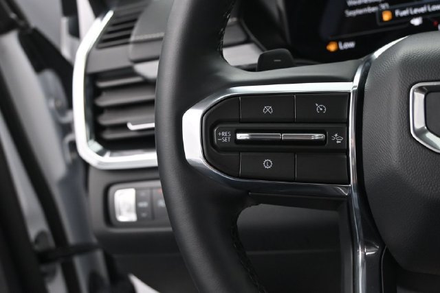 Used 2026 GMC Acadia Elevation w/ Elevation Premium Package FWD image 30