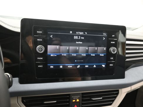 Used 2025 Volkswagen Jetta SE w/ Black Wheel Package image 19