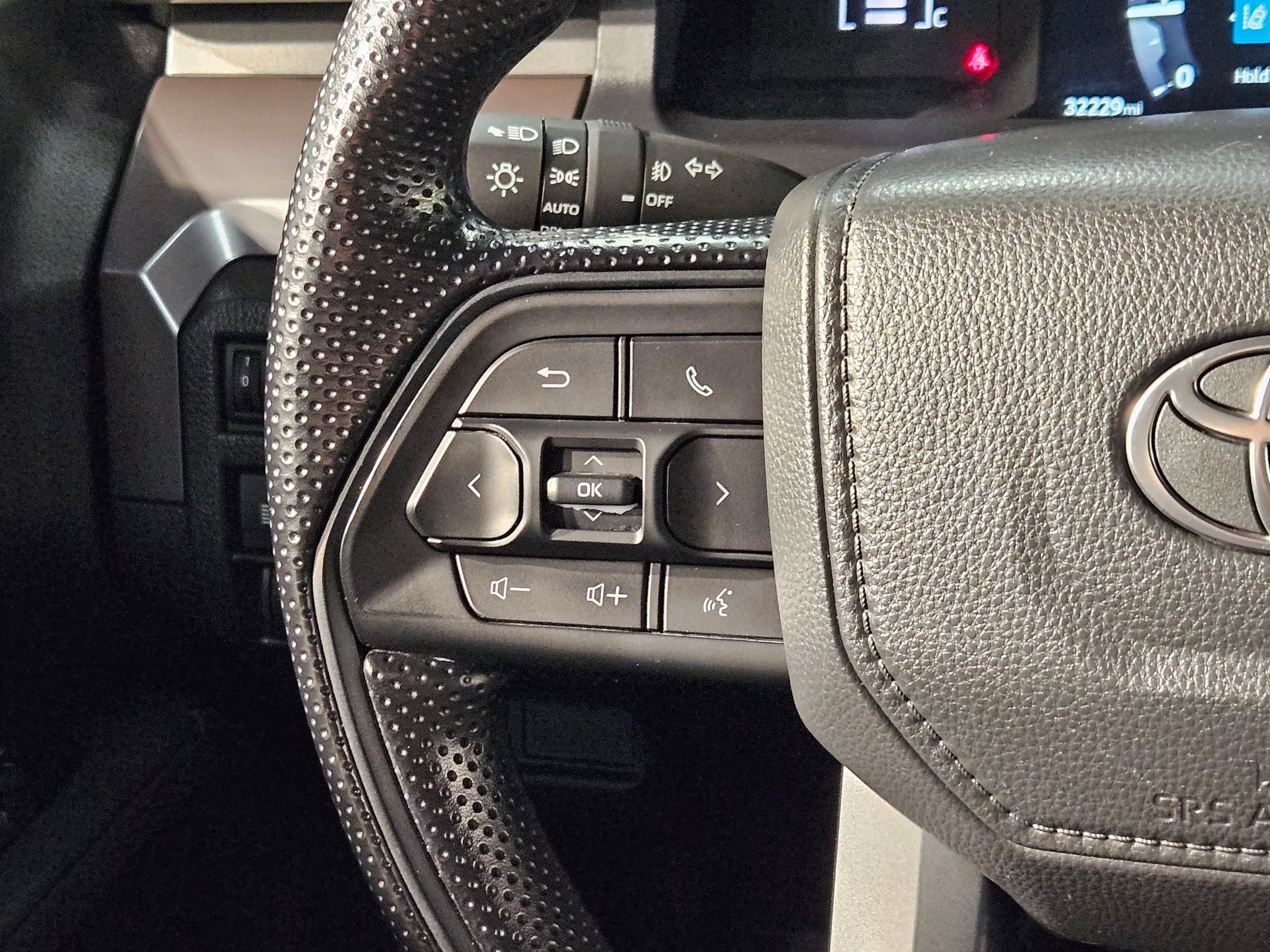 Certified 2025 Toyota Tacoma SR5 AWD/4WD image 27