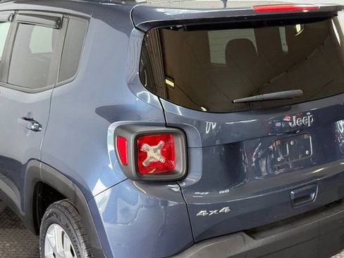 Used 2020 Jeep Renegade Latitude w/ Cold Weather Group AWD/4WD image 9