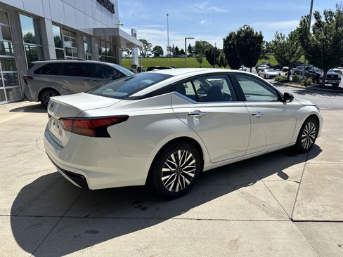 Used 2025 Nissan Altima 2.5 SV FWD image 6